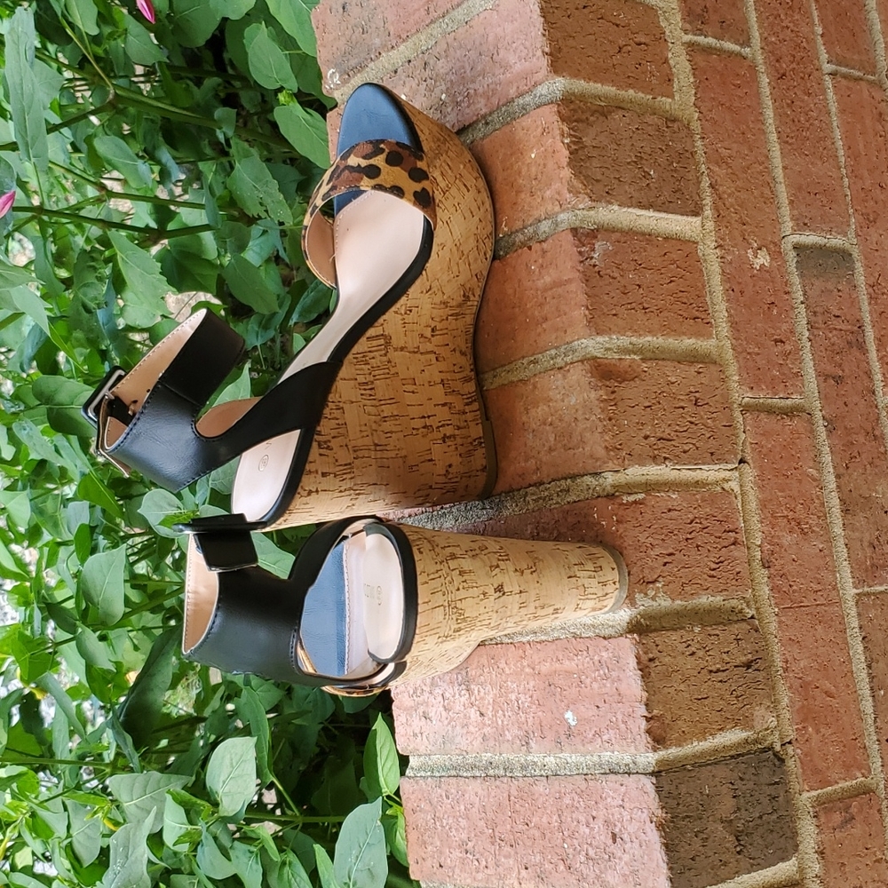 Wild diva ankle strap wedges sz. 8.5 - Picture 4 of 8